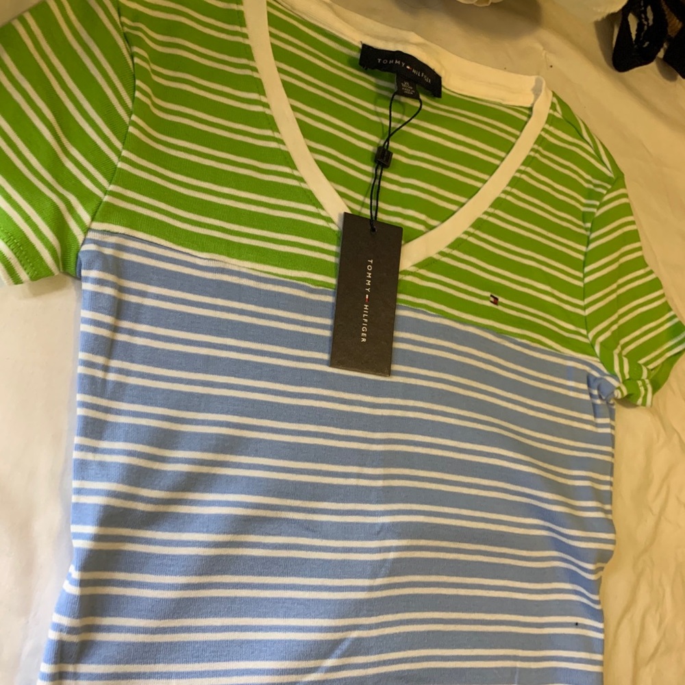 V - Tommy Hilfiger Tee